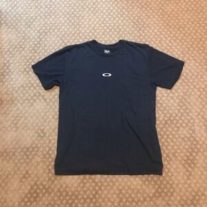 Rare Oakley Embroidered T-shirt